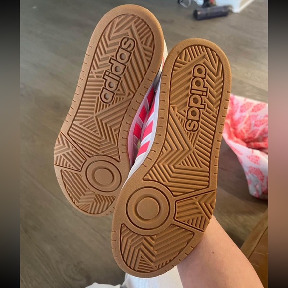 Adidas women’s hoops size 8.5 - Picture 4 of 6